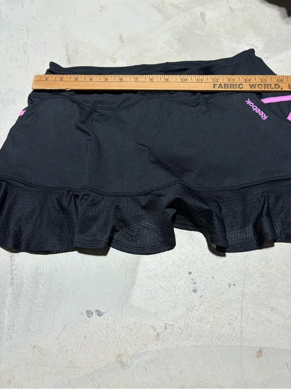 Reebok Women's Black Athletic Skort with Pink Accents medium - Image 4