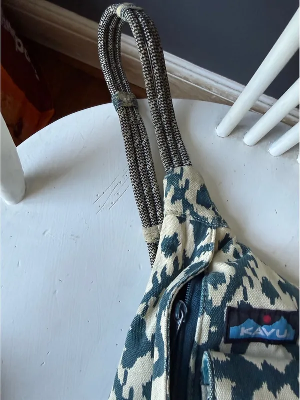 Kavu Canvas Sling Bag with Blue and Cream Ikat Pattern - Image 4