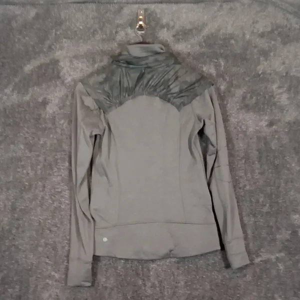 Lululemon snug printer Heather gray jacket Packable Hood  size 6 - Image 4