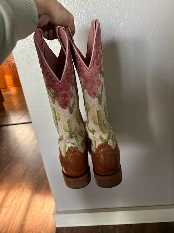 Ariat Cowgirl Boots - Image 3