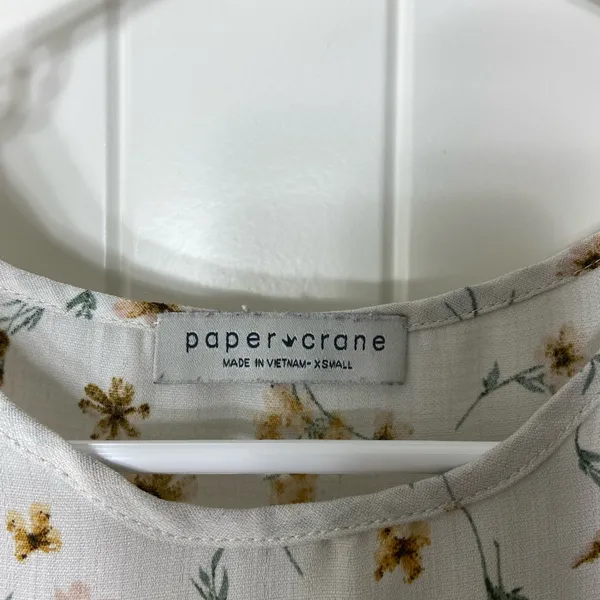 NWOT Paper‎ Crane women’s tan cream floral tiered ruffle blouse XS - Image 4