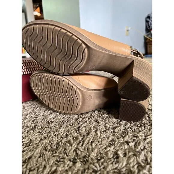Sophia Milano Tan‎ Sandals size 9 - Image 8