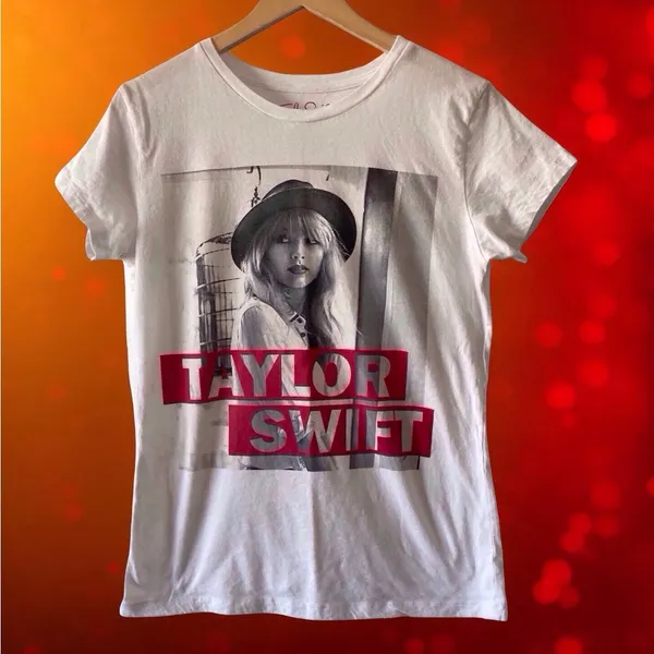 Taylor Swift 2013 Red Era Tee | Women’s M | Official Merch - Image 4