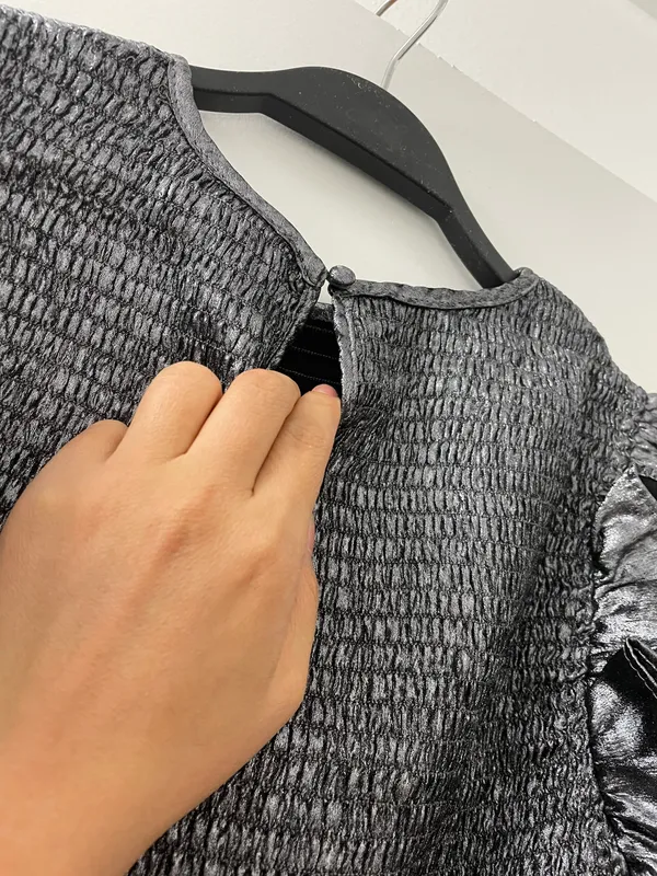 The Clothing Company | NWOT | Metallic Smocked Puff Sleeve Top | M | Dark Grey | CT7721 - Image 4