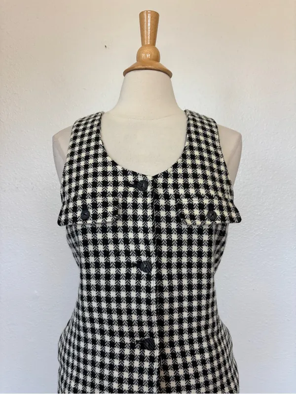Sleeveless Black and Cream Houndstooth Button-Front Pinafore Dress - Image 2