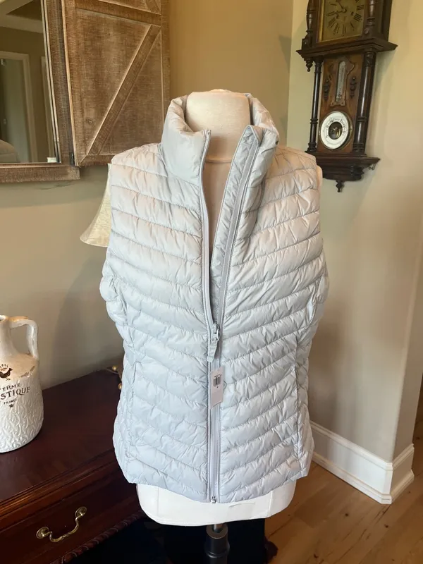 Water Resistant Zip Up Champagne Vest New - Image 4