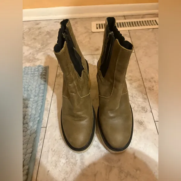 Free People James Chelsea Lug Sole Boots in Brown/Olive Green - Image 5