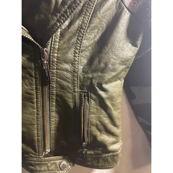 Joujou Womens Moto Jacket Olive Green Faux Leather Camo Sleeves Hooded Medium - Image 4
