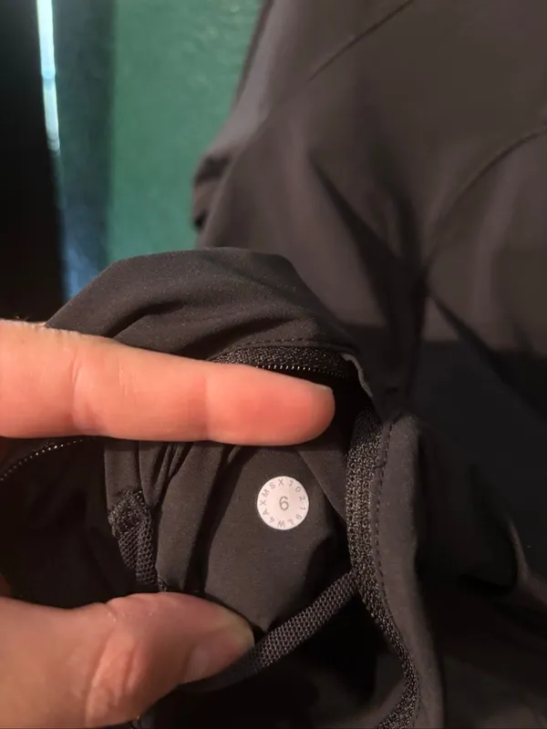 Lululemon Mist Over Black Jacket Full Zip BC Bike Race Canada Size 6 - Image 5