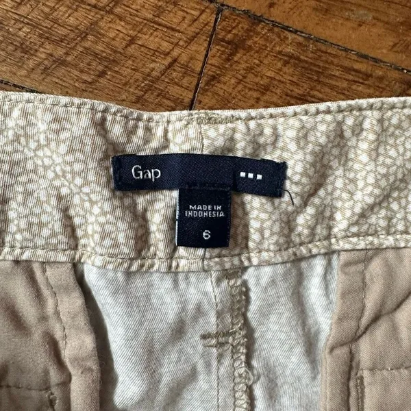 Gap tan floral flat front size 6 chino preppy vacationcore shorts - Image 2