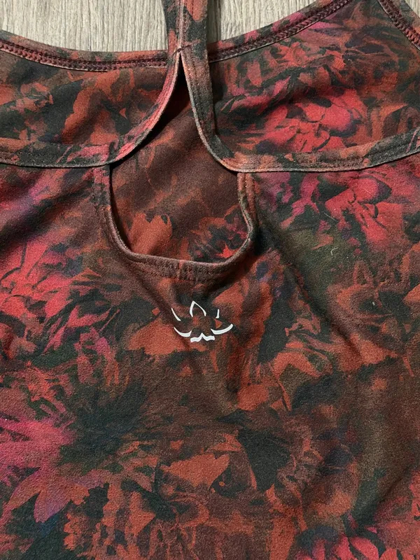 Beyond Yoga red/black floral print crop top - Image 3