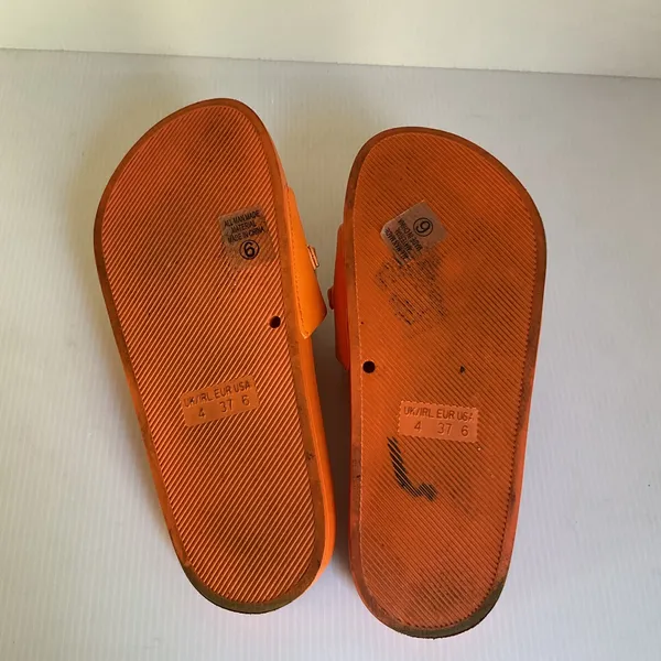SODA Orange Slide Sandals with Gold Chain Women’s Size 6 - Image 7