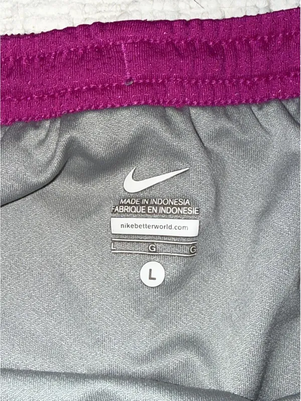 Nike Women's Pink and Purple Shorts - Image 3