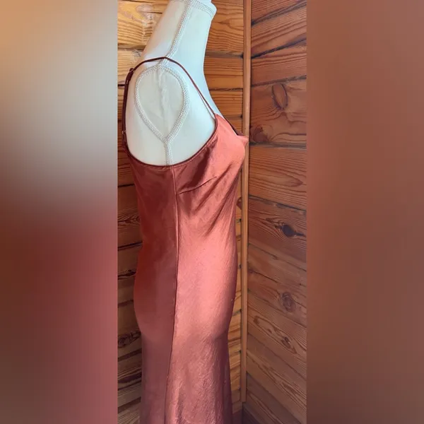 Mimi & Dottie Sleek Satin Midi Slip Dress in Rust size Medium w spaghetti strap - Image 8