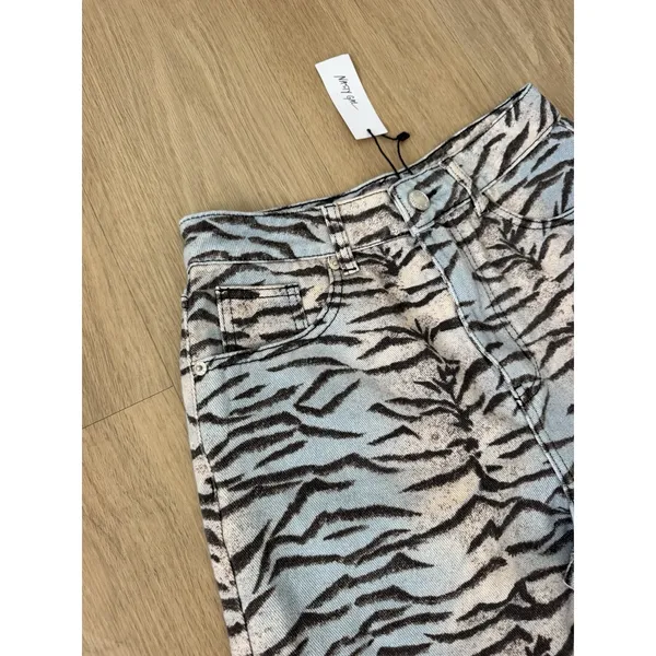 NWT Nasty Gal Tiger Print Denim Wide Leg Jeans Size 6 - Image 8