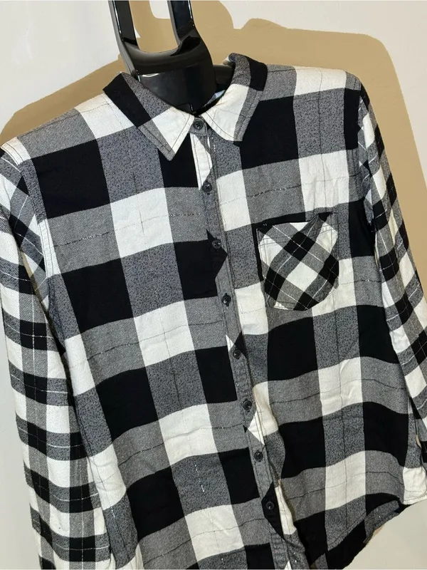 Maurices Black White Plaid Flannel Button Down Shirt Large - Image 3