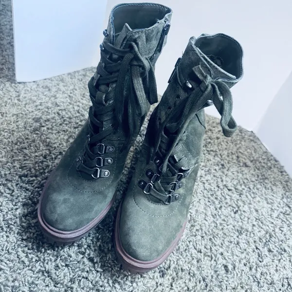 Vince Camuto Green Emebrila Suede Platform Lug Sole Block Heel Boots US Size‎ 6M - Image 3