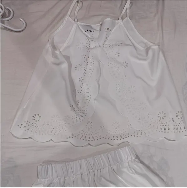White lace cami and shorts set size small - Image 4