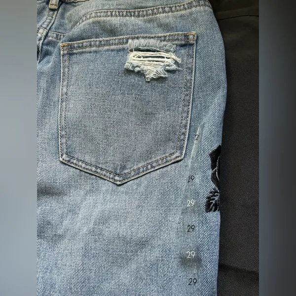 PacSun Black Rose Embroidered Distressed Women's Mom Denim Jeans SZ 29 Brand New - Image 13