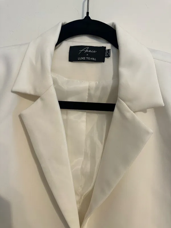 Luxe To Kill Cropped White Blazer Size 4 - Image 2
