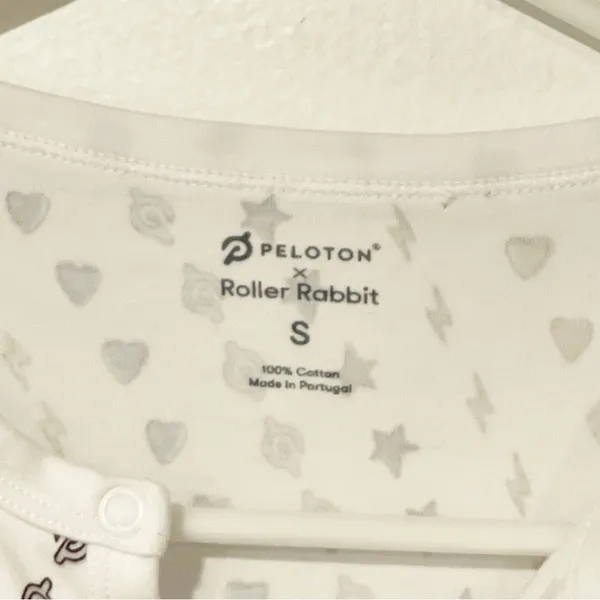 Roller‎ Rabbit X Peloton Size Small White Printed Henley Pajama Top - Image 3