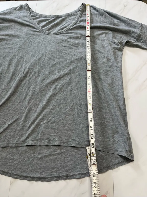 Lululemon Gray Heathered Fitted seam sleeve relaxed body fit tshirt - Image 5