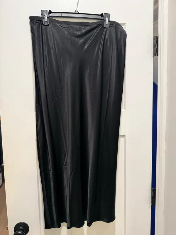 NWOT J. Crew Black New Gwyneth Slip Skirt in Viscose Charmeuse, size L - Image 3