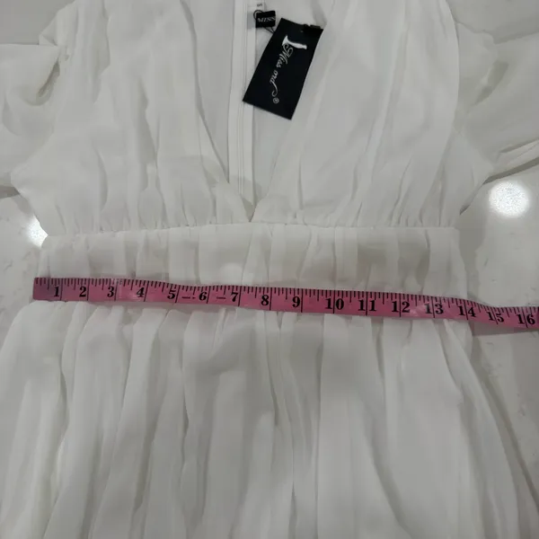 Elegant White Flowy Dress - Image 11