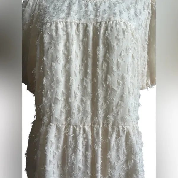 THML Textured Short Sleeve Blouse Cream Size Medium - Image 2