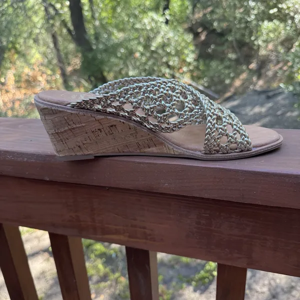 André Assous Bryana Woven‎ Wedge Sandals Gold Size 9.5 Women Featherweights - Image 9