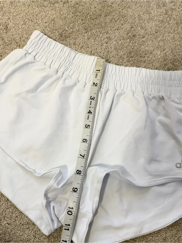 ALO Yoga Women’s Pull On Shorts 2” in White XXS - Image 11