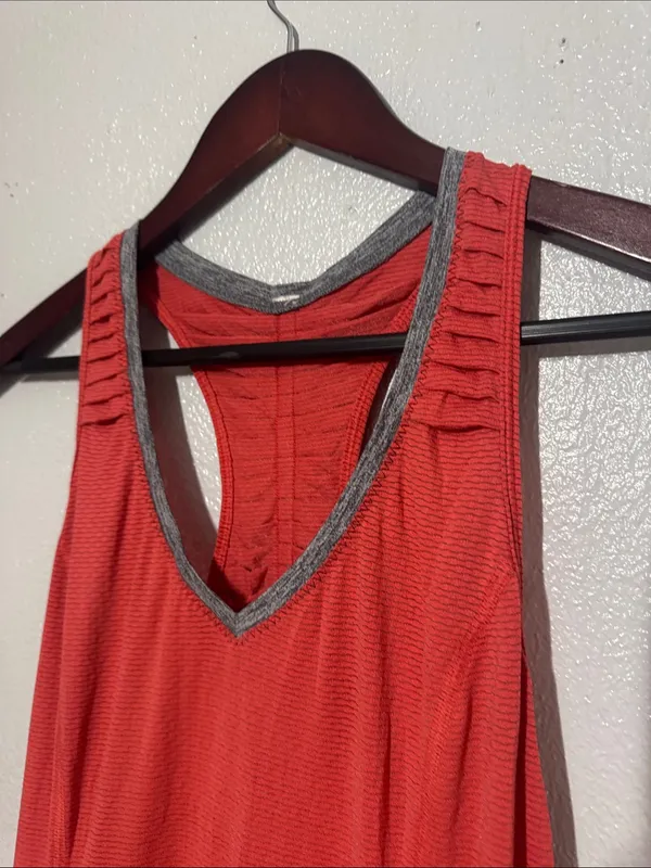 Lululemon Coral Red Gray Trim V-Neck Waistcord Racerback Athletic Tank Top 6 - Image 4