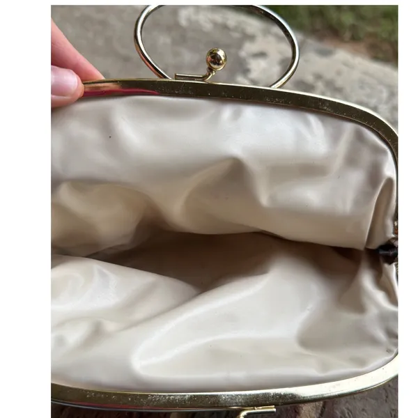 Vintage Floral Metal Mesh Evening Bag Gold Tone Kiss Lock Ring Handle Clutch - Image 4