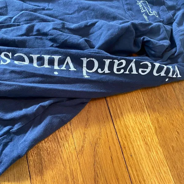 Vineyard vines t shirt - Image 2