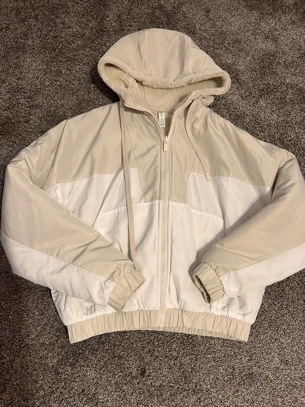 Alo Yoga Duality Sherpa Reversible Hooded Jacket - Image 3