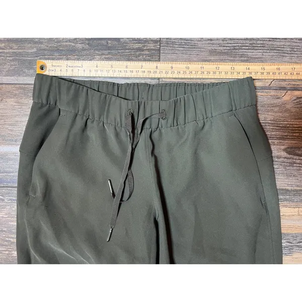 Lululemon On the Fly Woven Dark Olive Green Size‎ 6 Jogger Travel Leisure W5BM4S - Image 5