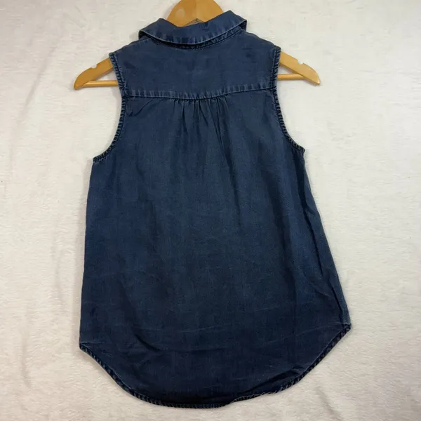 A New‎ Day XS Denim Sleeveless Buttoned Top Casual Boho Resort Capsule Spring - Image 7