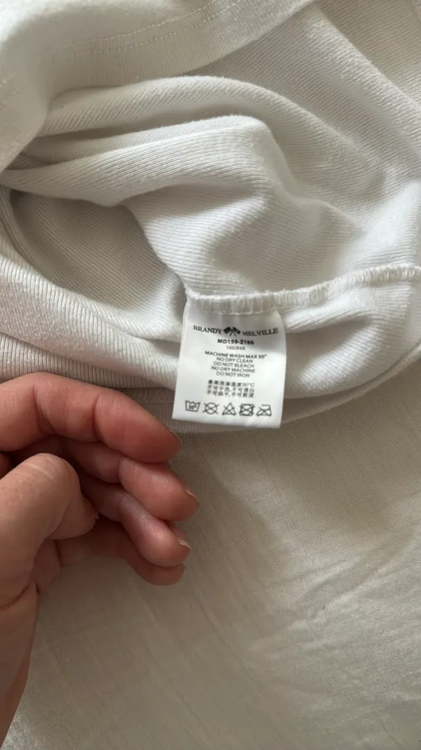 Brandy Melville White T-Shirt - Image 4