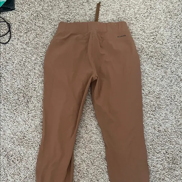 Columbia Women's Slim Pull-On Pants in camel sz M moisture wicking fabric - Image 7