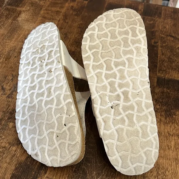 CUSHIONAIRE Leah Leather Thong Sandals Size 7 Granola - Image 10