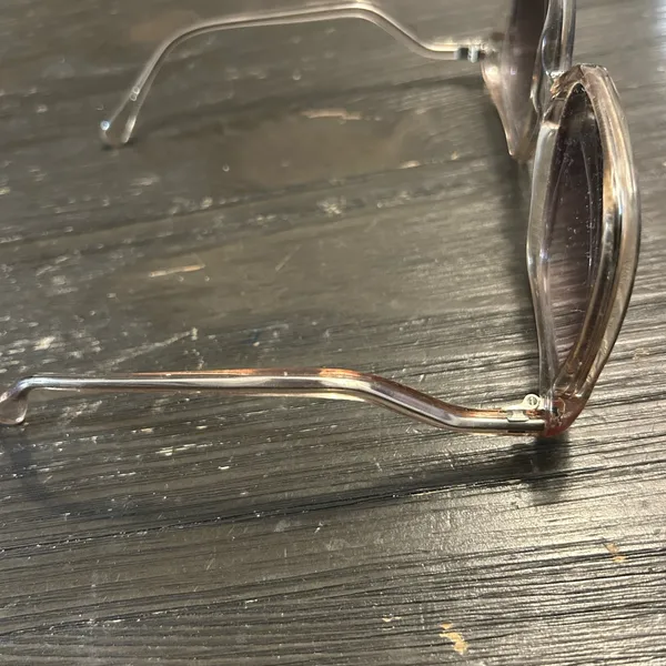 Stylish Women's Sunglasses - Image 5