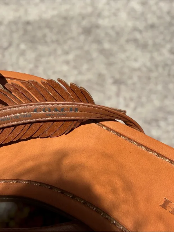 Coach Deni Leather Feather Thong Sandals Cognac Brown Boho Resort Flat Flip Flop - Image 5