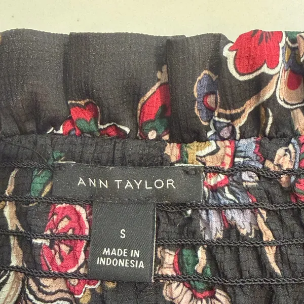 Ann Taylor long sleeve black with floral design blouse - Image 3