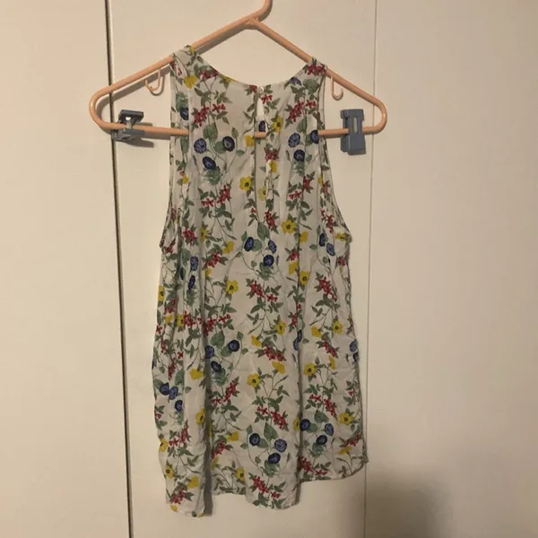 Old Navy Women’s Size Medium Floral Short Sleeve Top - Image 3