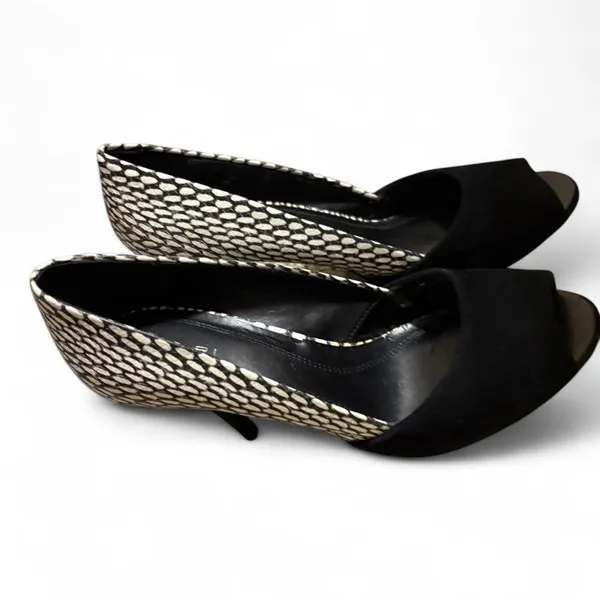 Black and cream Tahari Lyra peep toe stiletto with 4 inch heel - Image 2