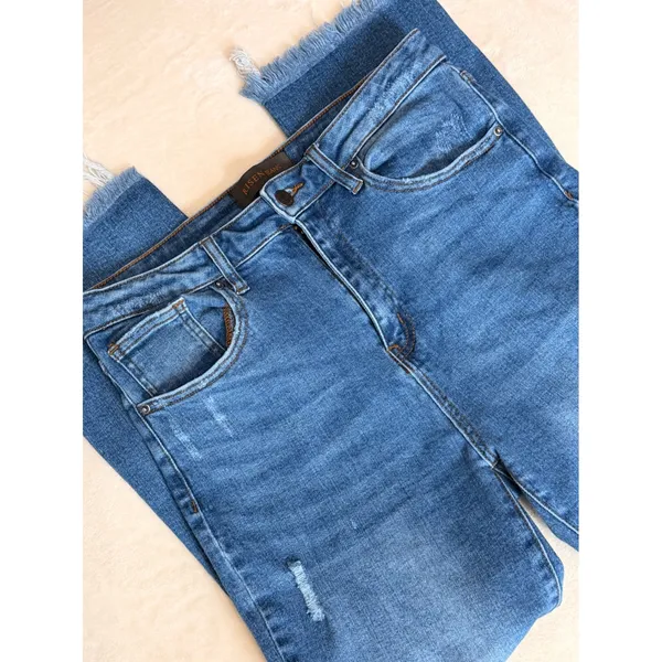 Risen Jeans Womens Size 31/13 Distressed High Rise Straight Leg Raw Hem thrashed - Image 6
