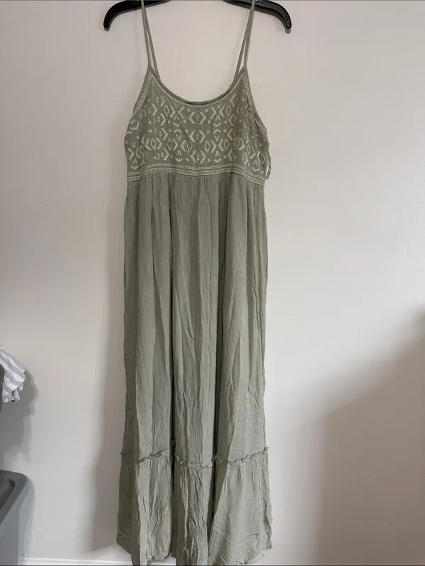 Sim & Sam Embroidered Sage Green Maxi Dress - Image 2