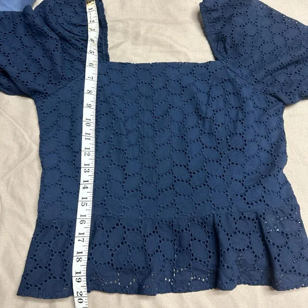 Draper James Navy Blue Puff Sleeve Square Neckline Peplum Hem Eyelet Top size M - Image 5