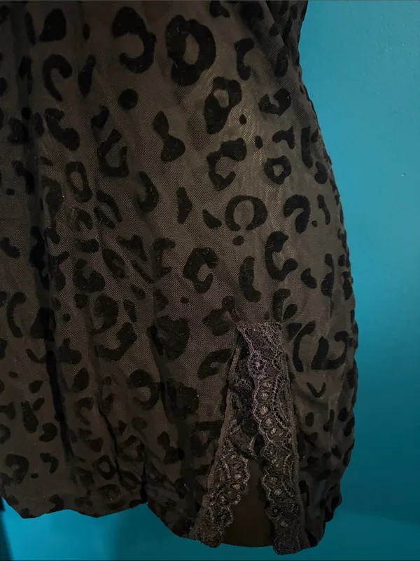 Black Leopard-Print Satin Chemise with Lace Accents - Image 2