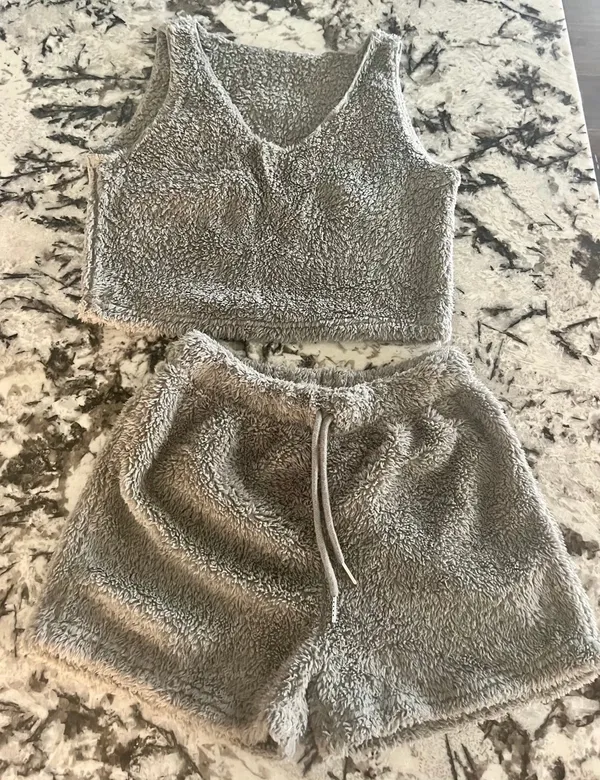 Womens Sexy Warm Fuzzy Fleece Cropped Lounge Two- Piece Set Size Small - Image 4